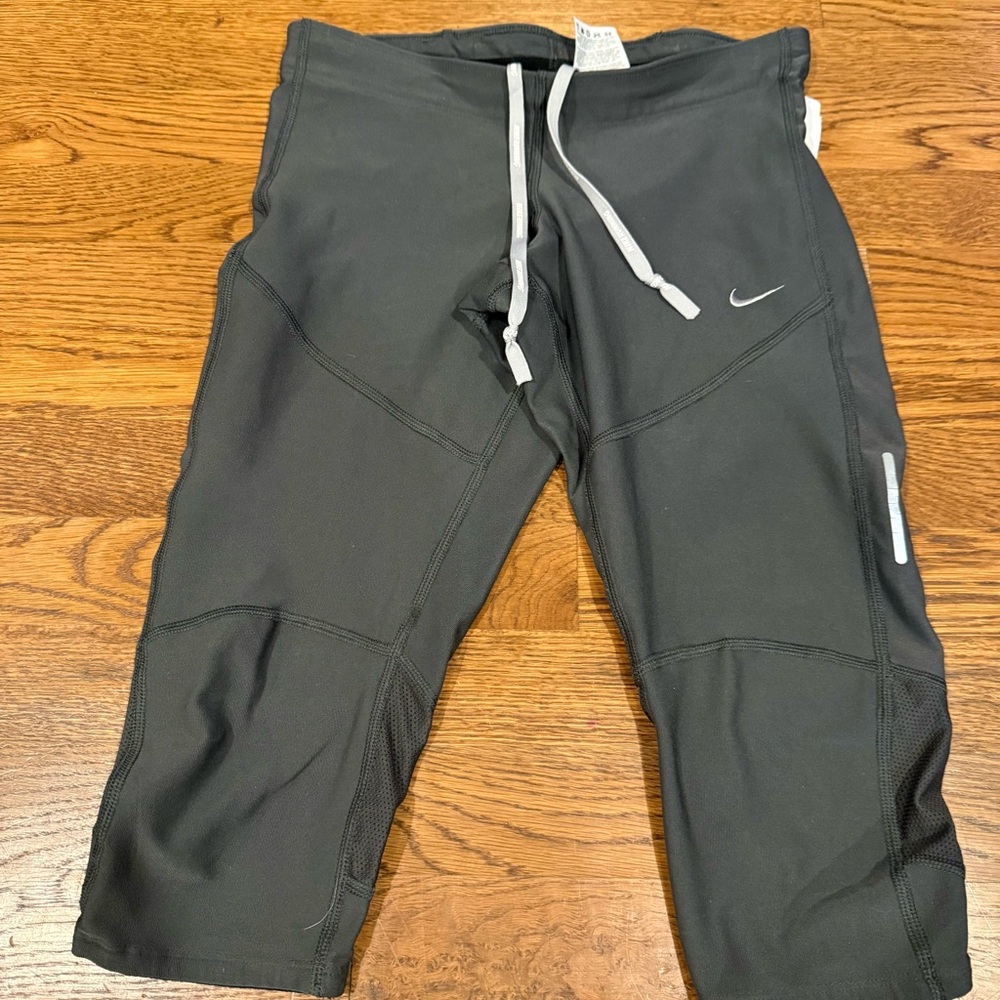 Nike DriFit Women’s Shorts Size XS Gray